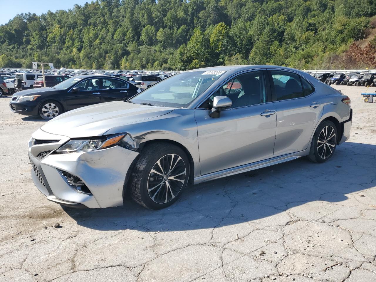 2020 Toyota Camry se SE