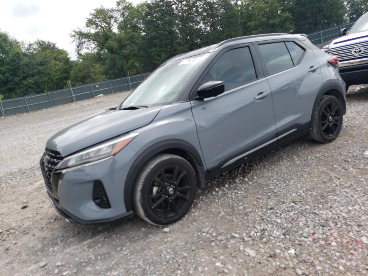 2021 Nissan Kicks sr SR