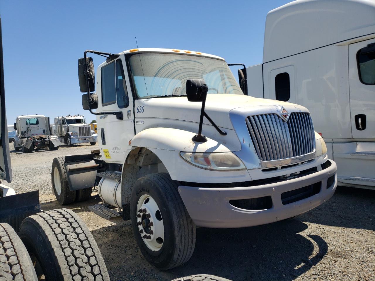 2011 International 4400 Semi Truck