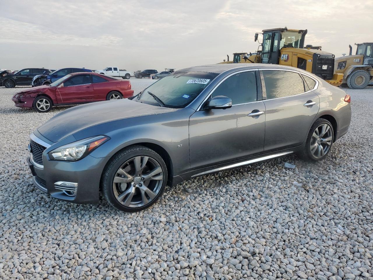 Infiniti Q70