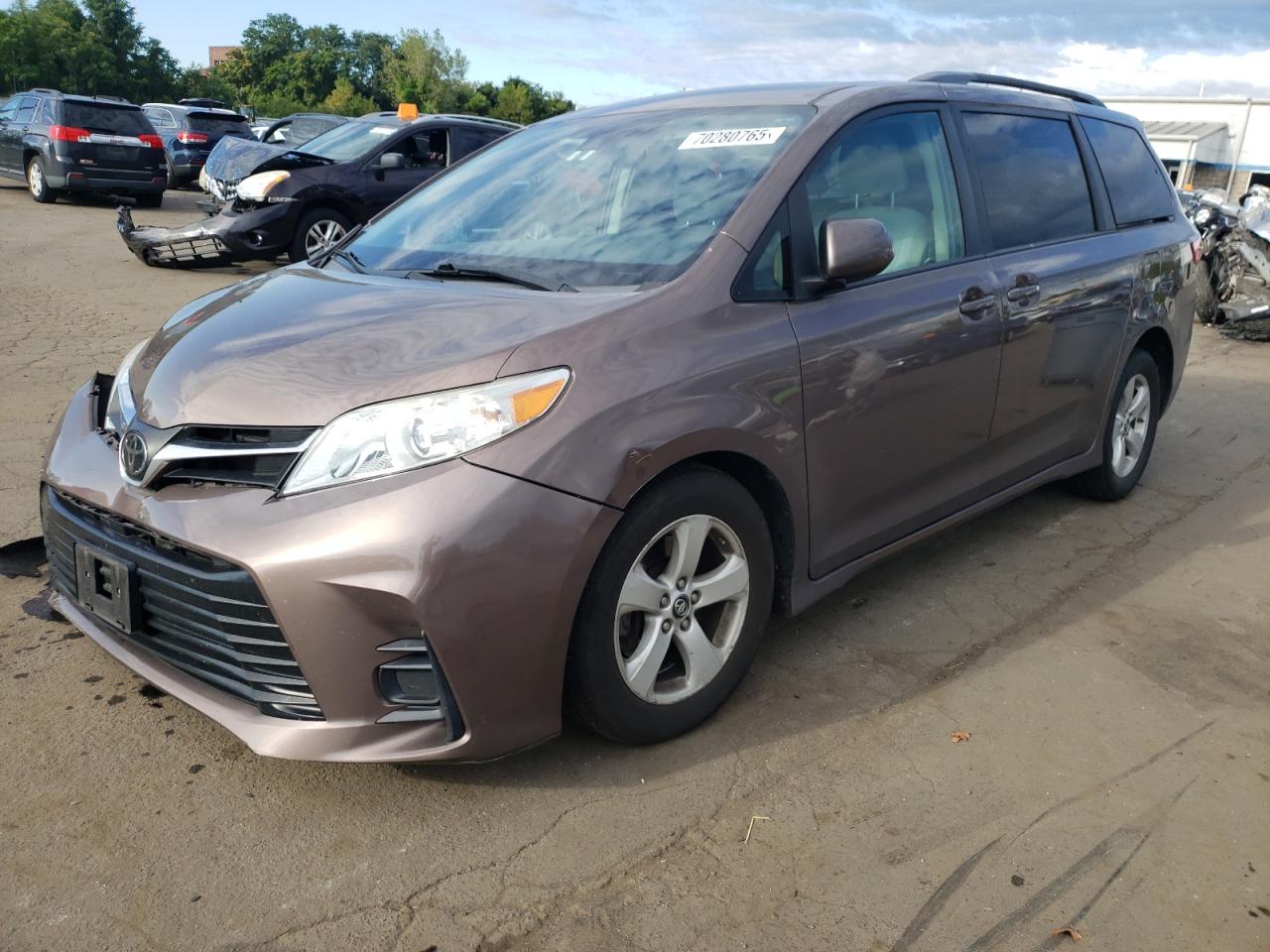 2019 Toyota Sienna le LE