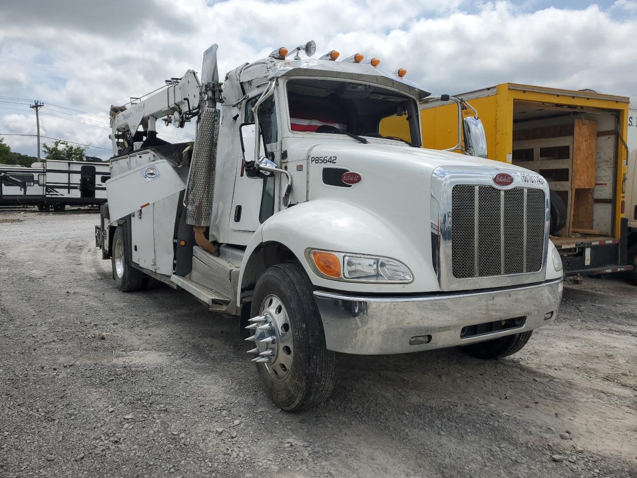 2018 Peterbilt 337