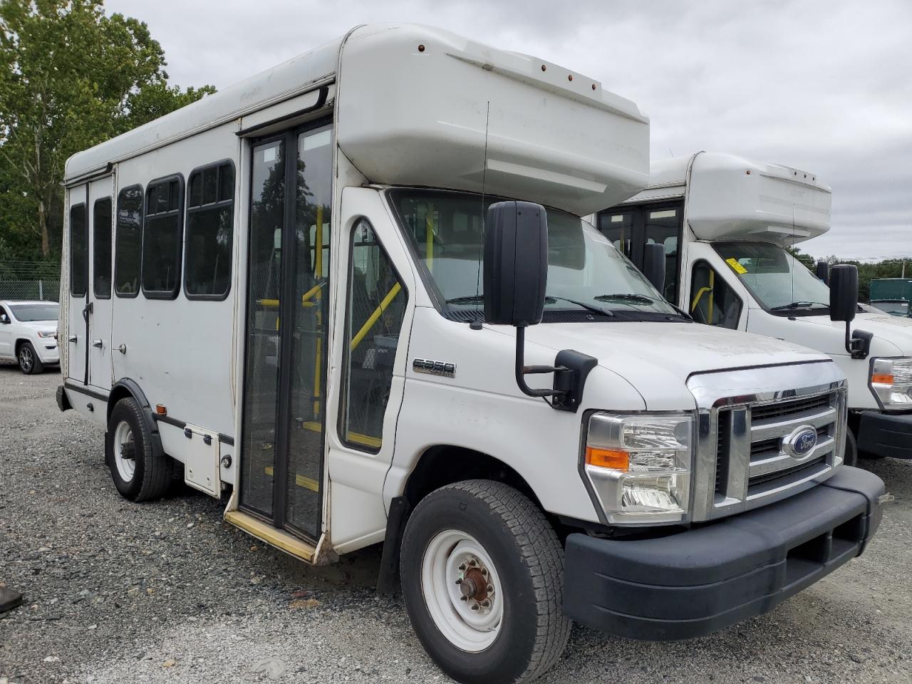 2017 Ford Econoline E350 Super Duty Cutaway Van