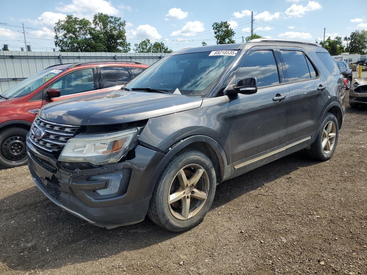 2016 Ford Explorer x XLT