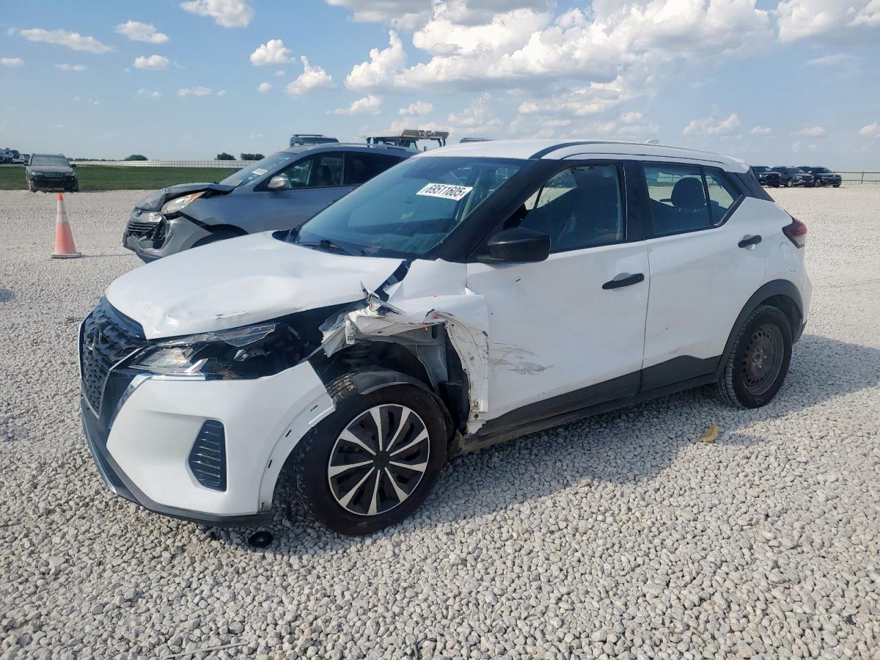 2021 Nissan Kicks s S