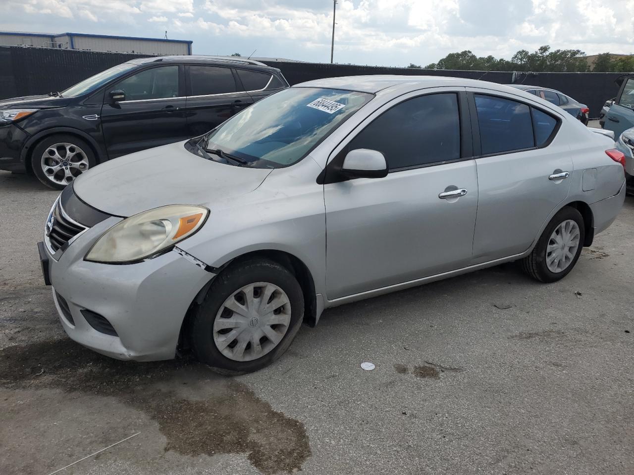 2013 Nissan Versa s S