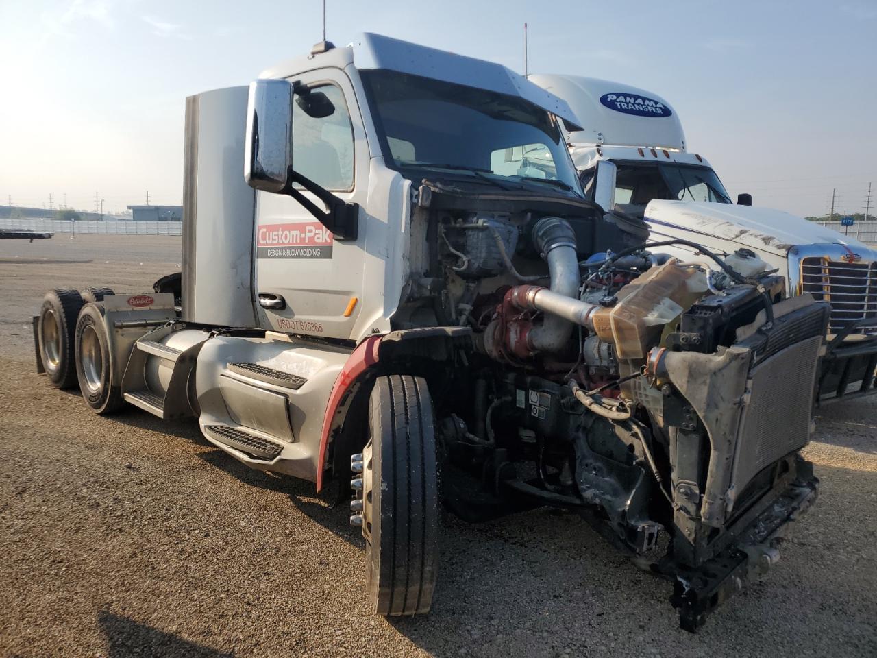 2016 Peterbilt tractor 579