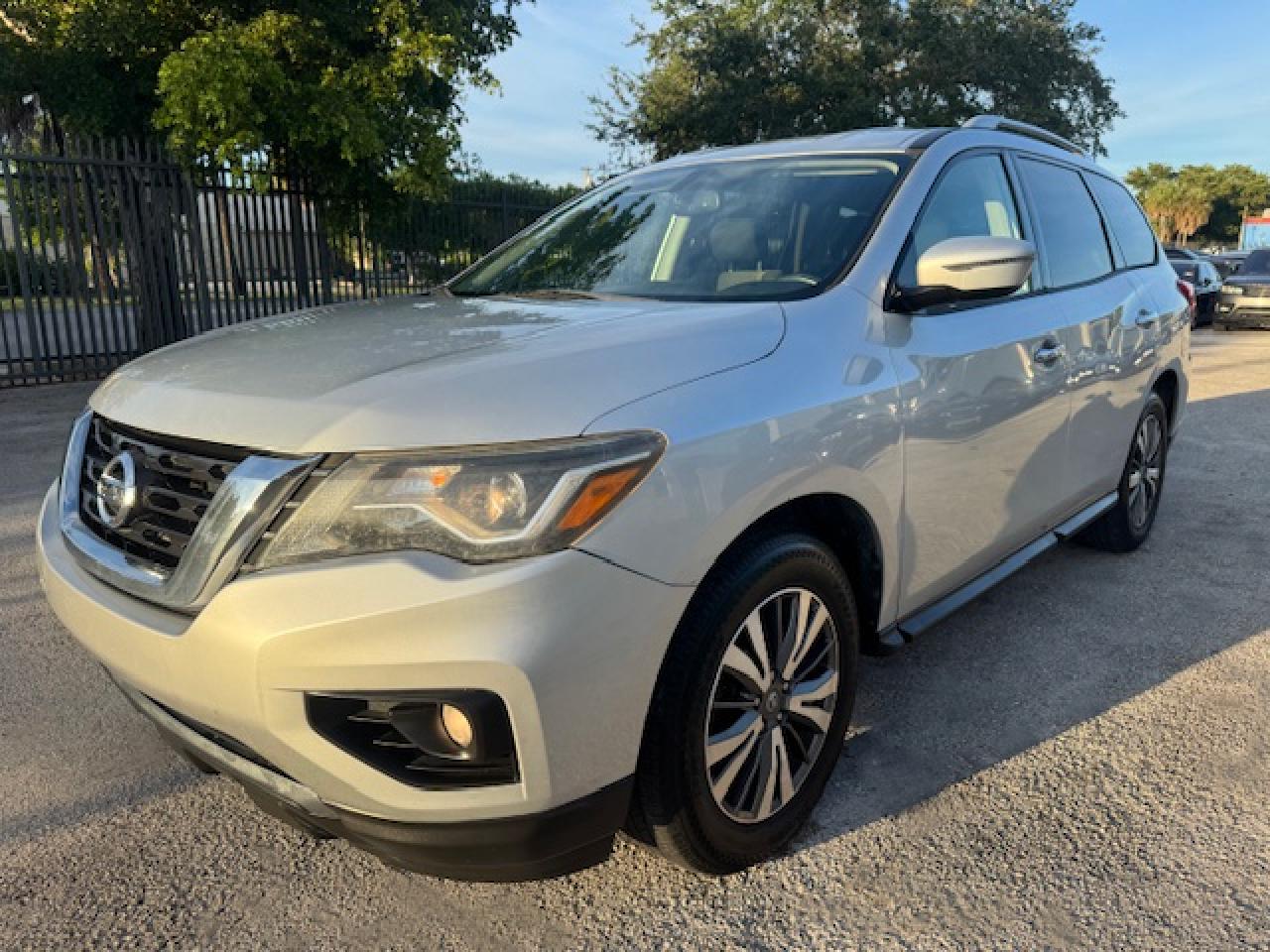 2017 Nissan Pathfinder s S