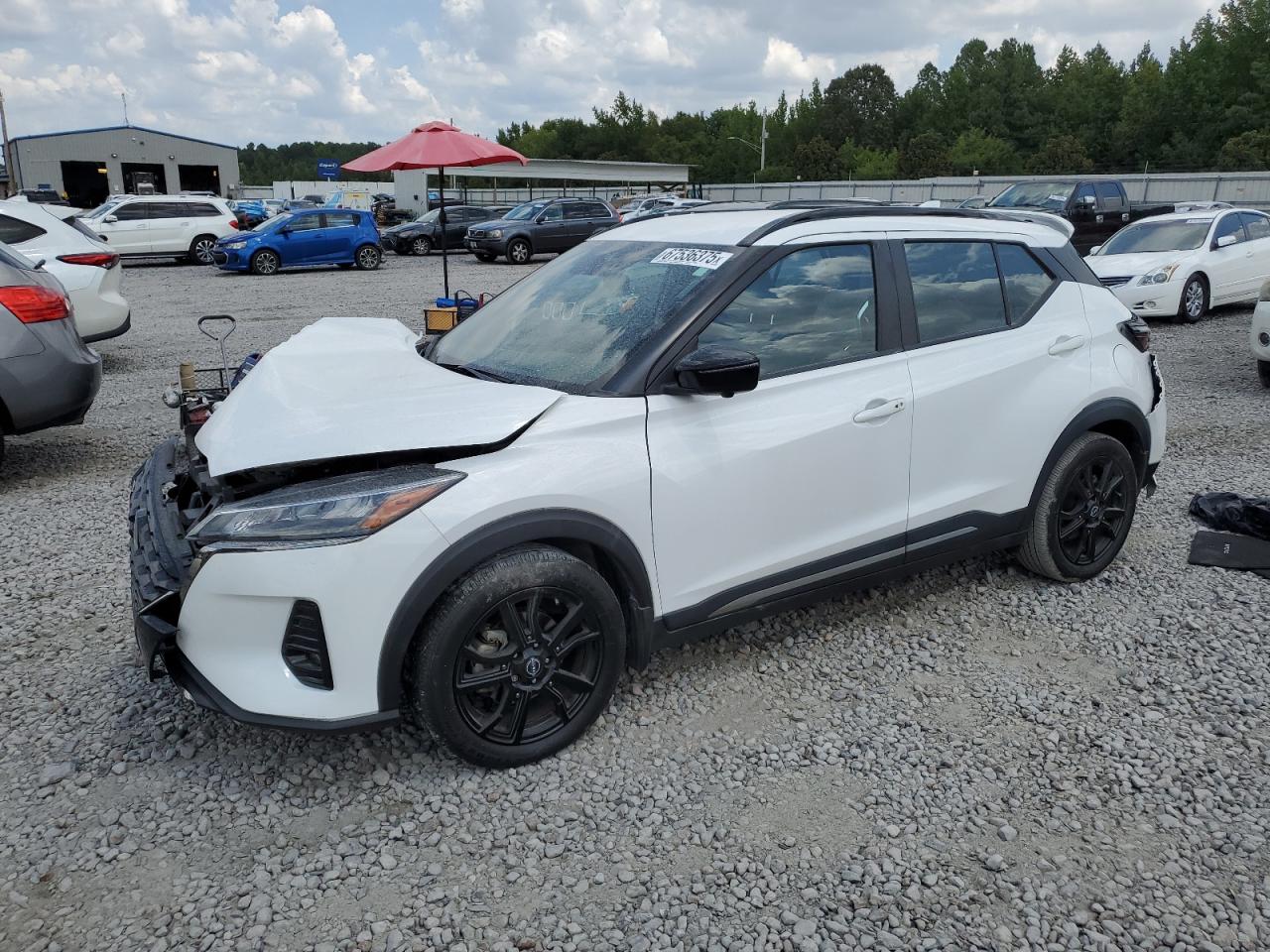 2023 Nissan Kicks sr SR