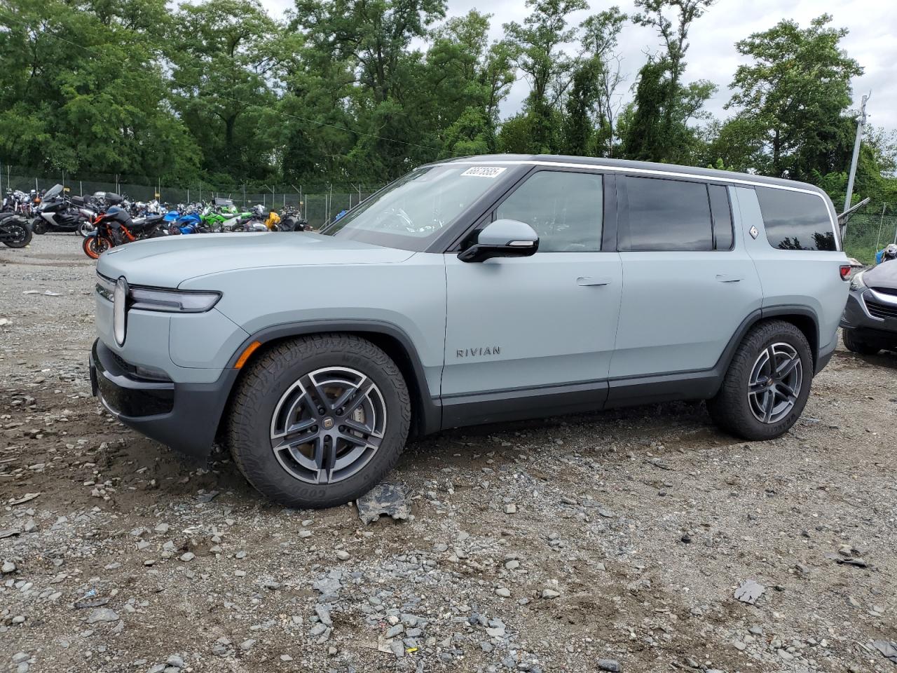 2025 Rivian R1s