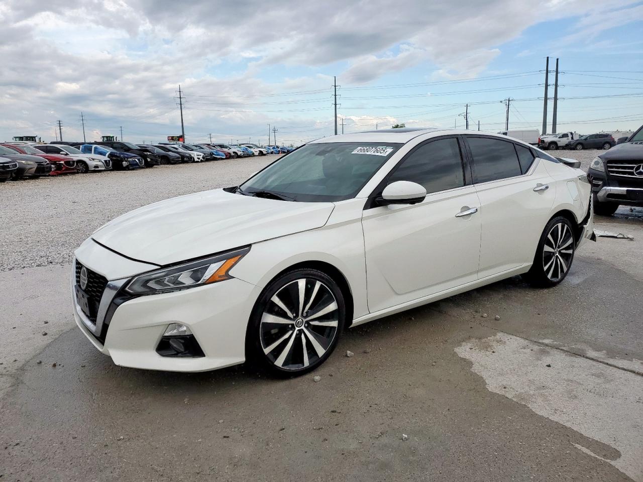 2019 Nissan Altima pla PLATINUM