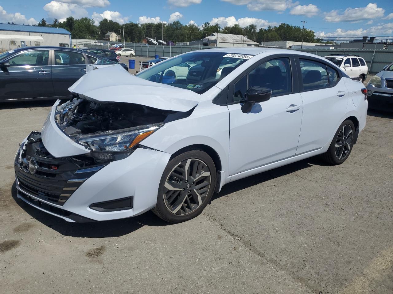 2024 Nissan Versa sr SR