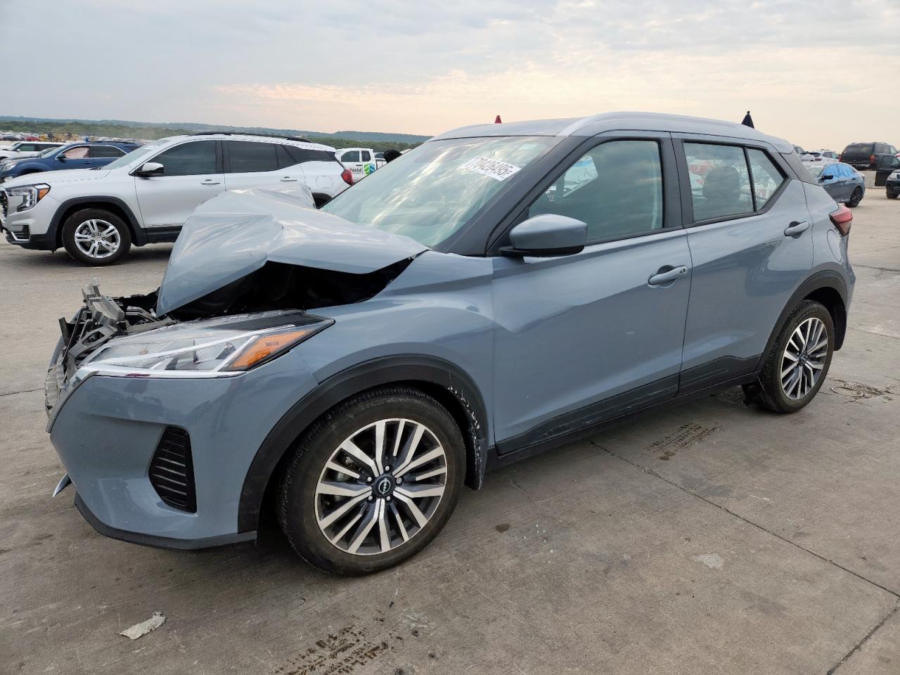 2023 Nissan Kicks sv SV