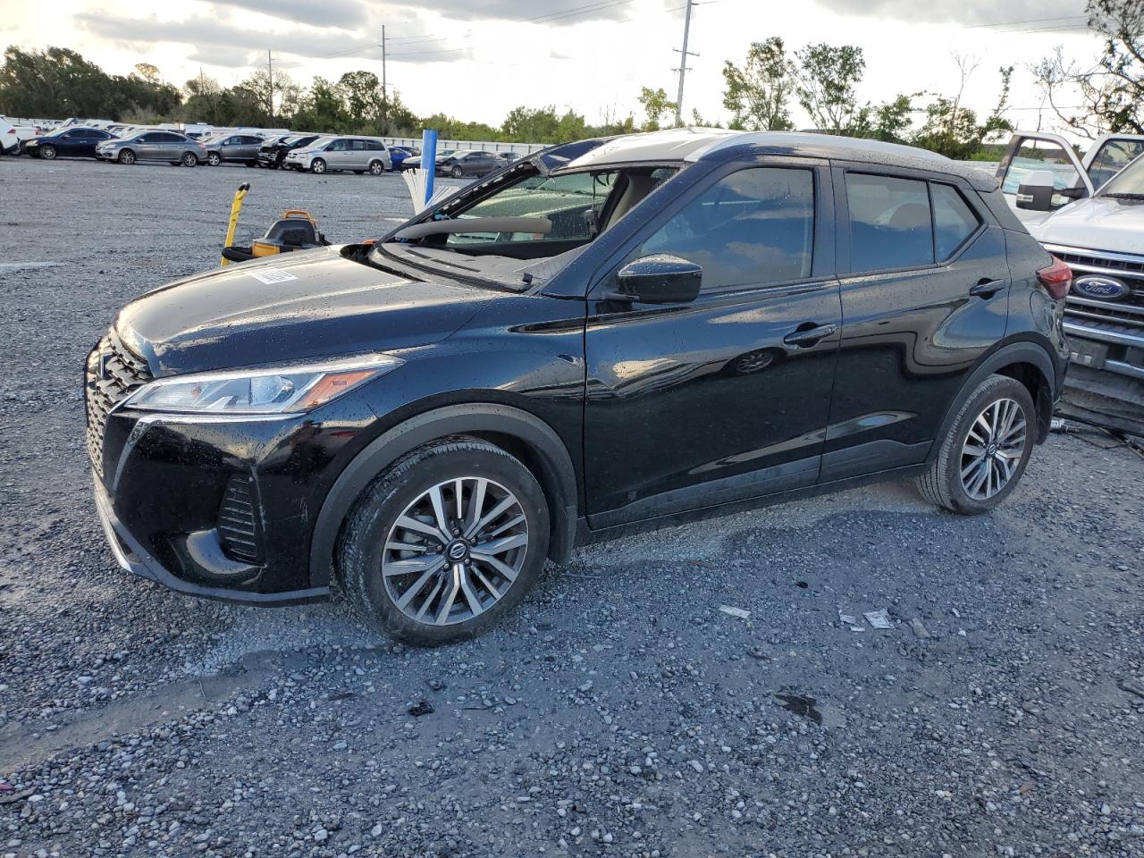 2021 Nissan Kicks sv SV