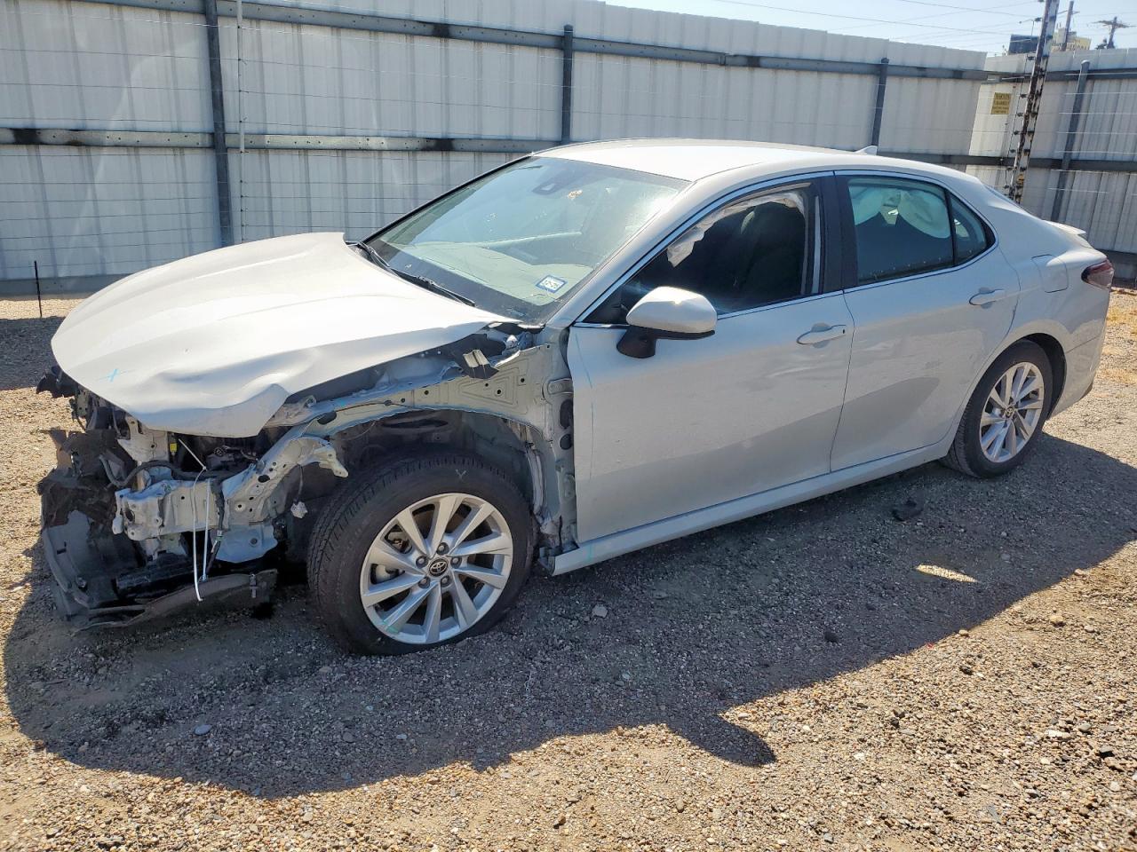 2023 Toyota Camry le LE