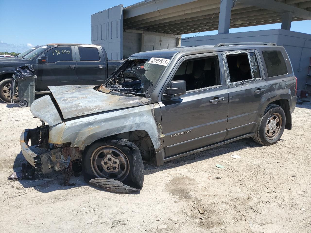 2014 Jeep Patriot sp SPORT