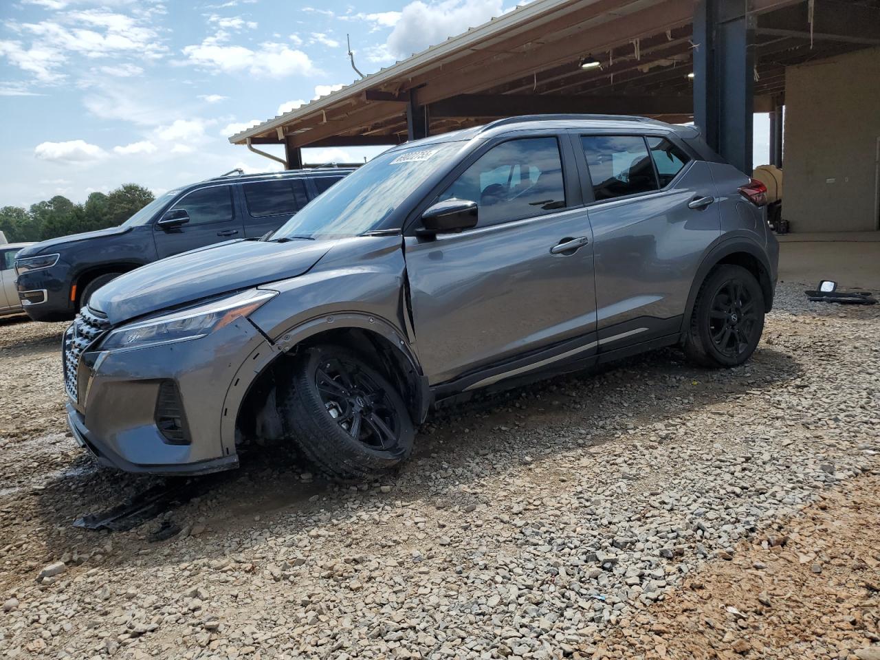 2023 Nissan Kicks sr SR