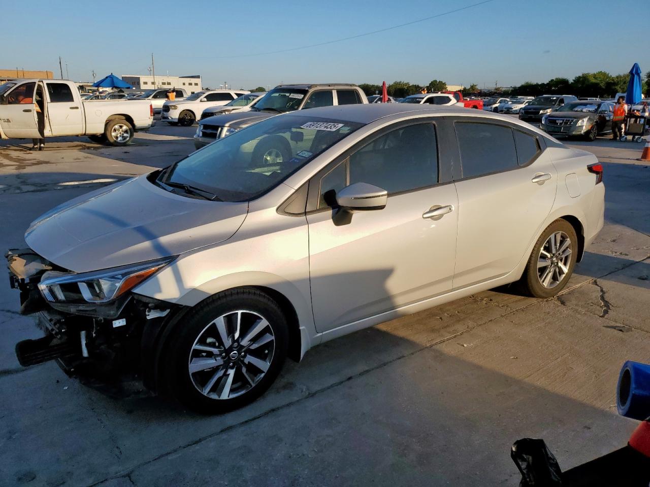 2020 Nissan Versa sv SV