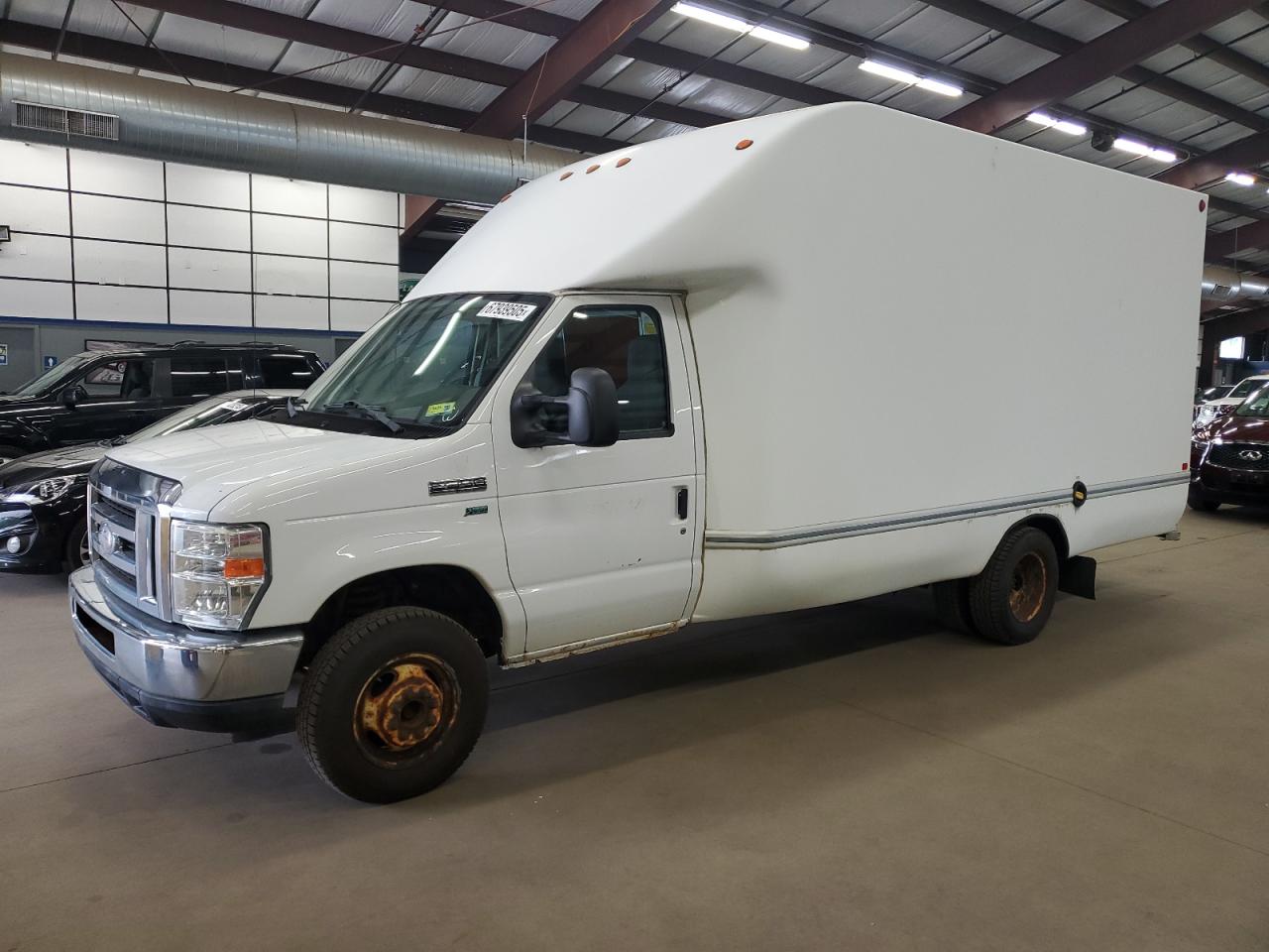 2015 Ford Econoline E350 Super Duty Cutaway Van