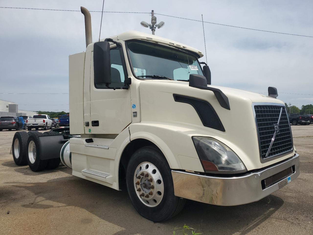 2014 Volvo Vnl Semi Truck
