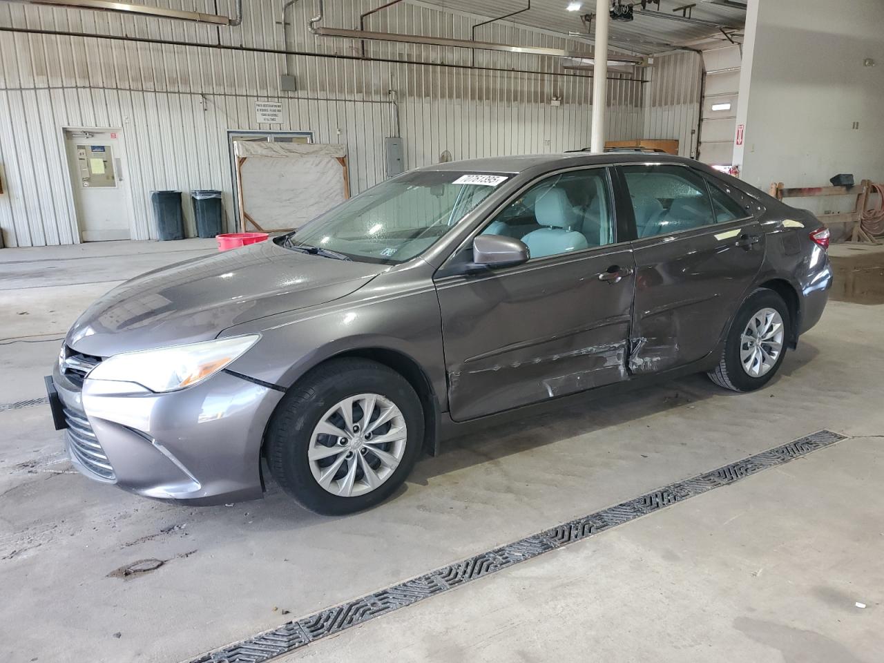 2016 Toyota Camry le LE