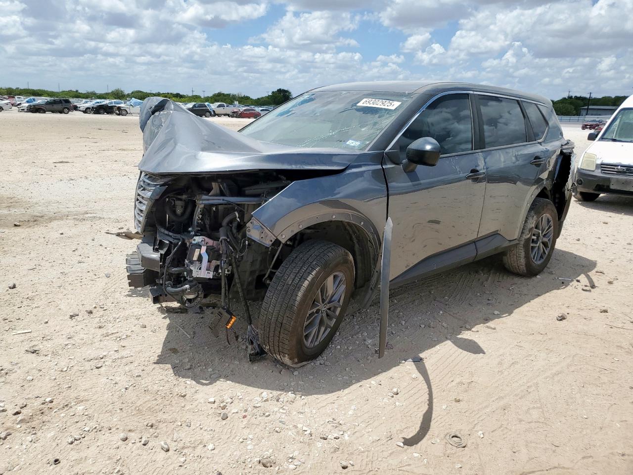2025 Nissan Rogue s S