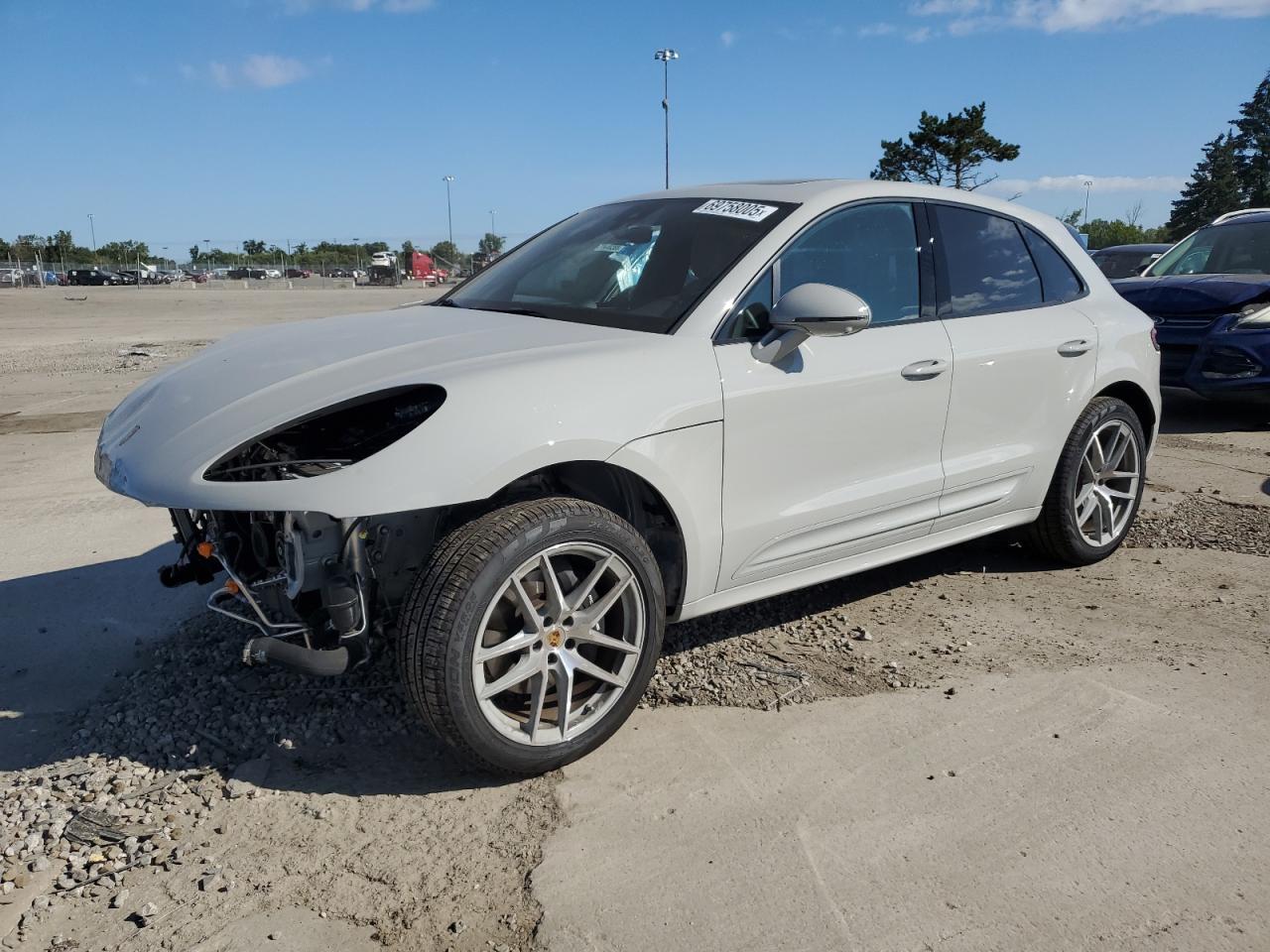 2025 Porsche Macan base BASE