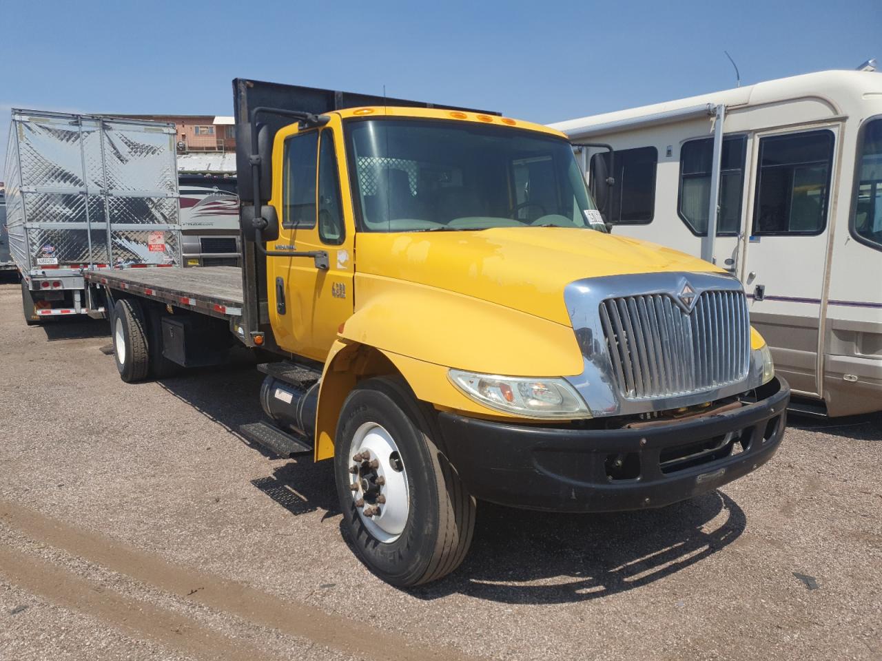 2007 International 4300 Flatbed Truck