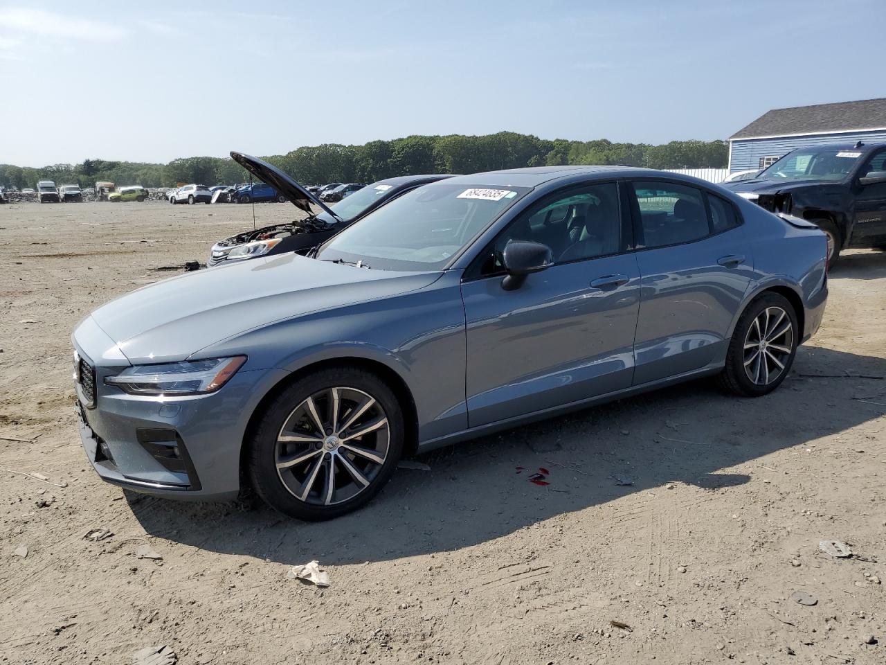 2022 Volvo S60 b5 mom