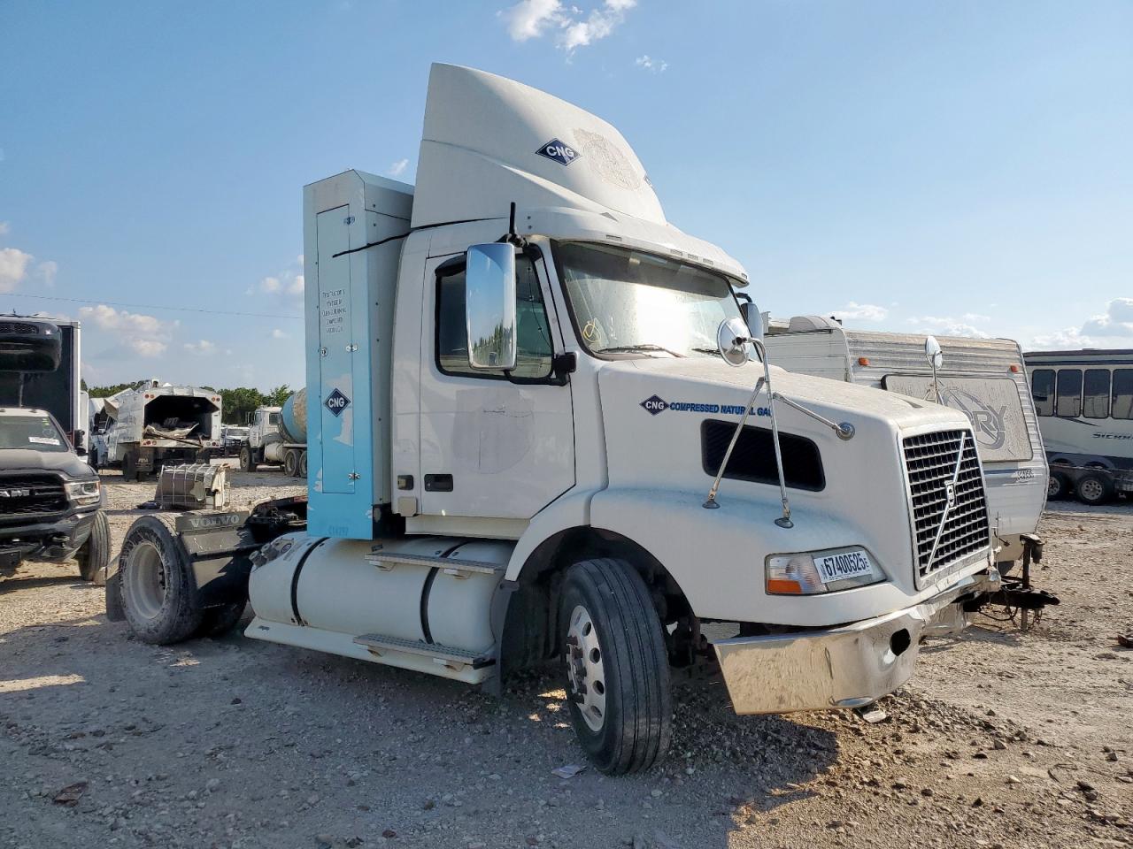 2014 Volvo Vnm Semi Truck