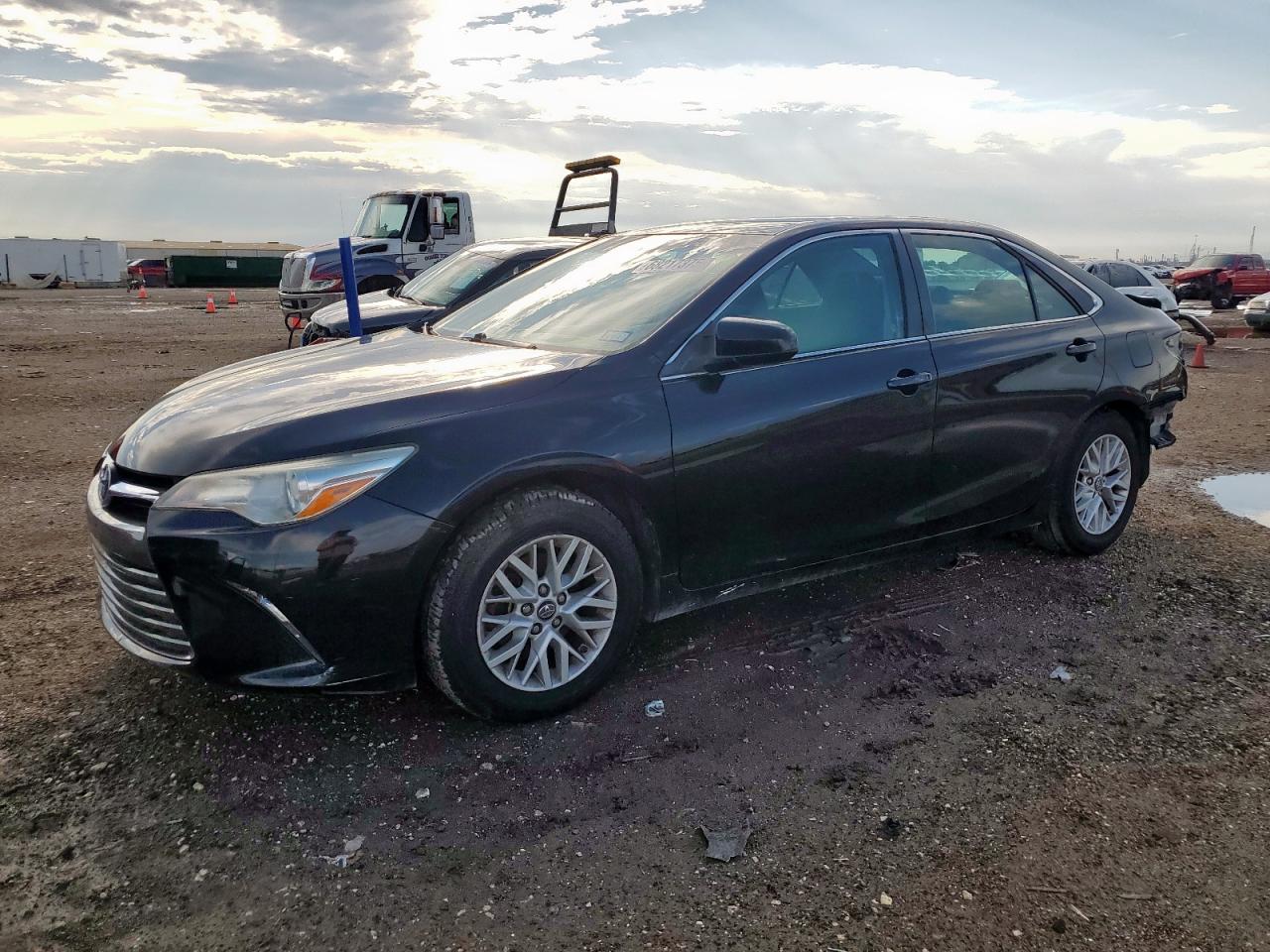 2016 Toyota Camry le LE