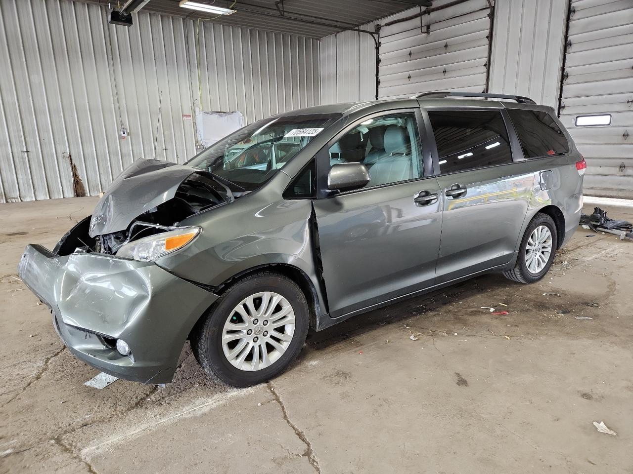 2014 Toyota Sienna xle
