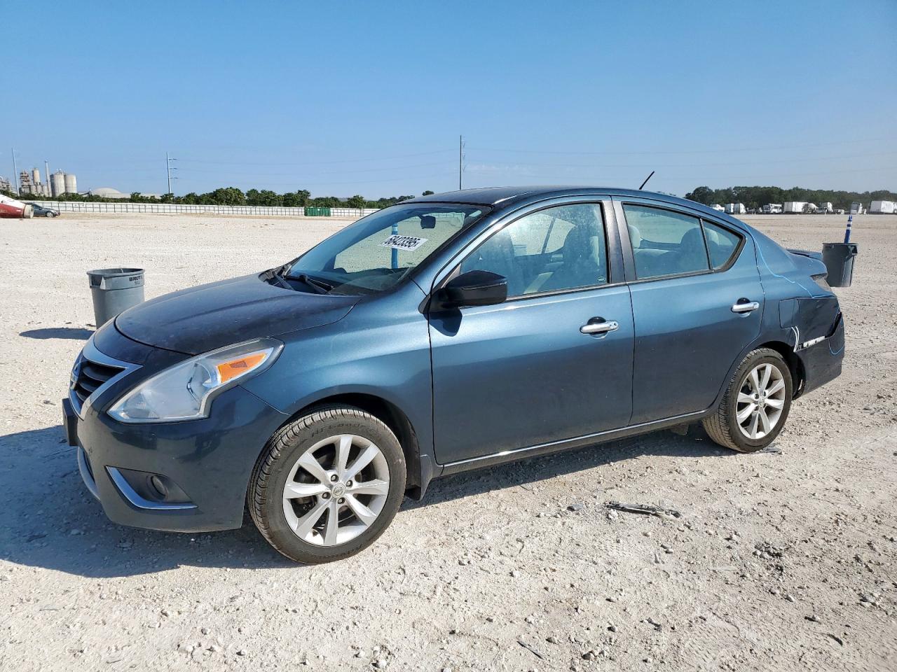 2017 Nissan Versa s S