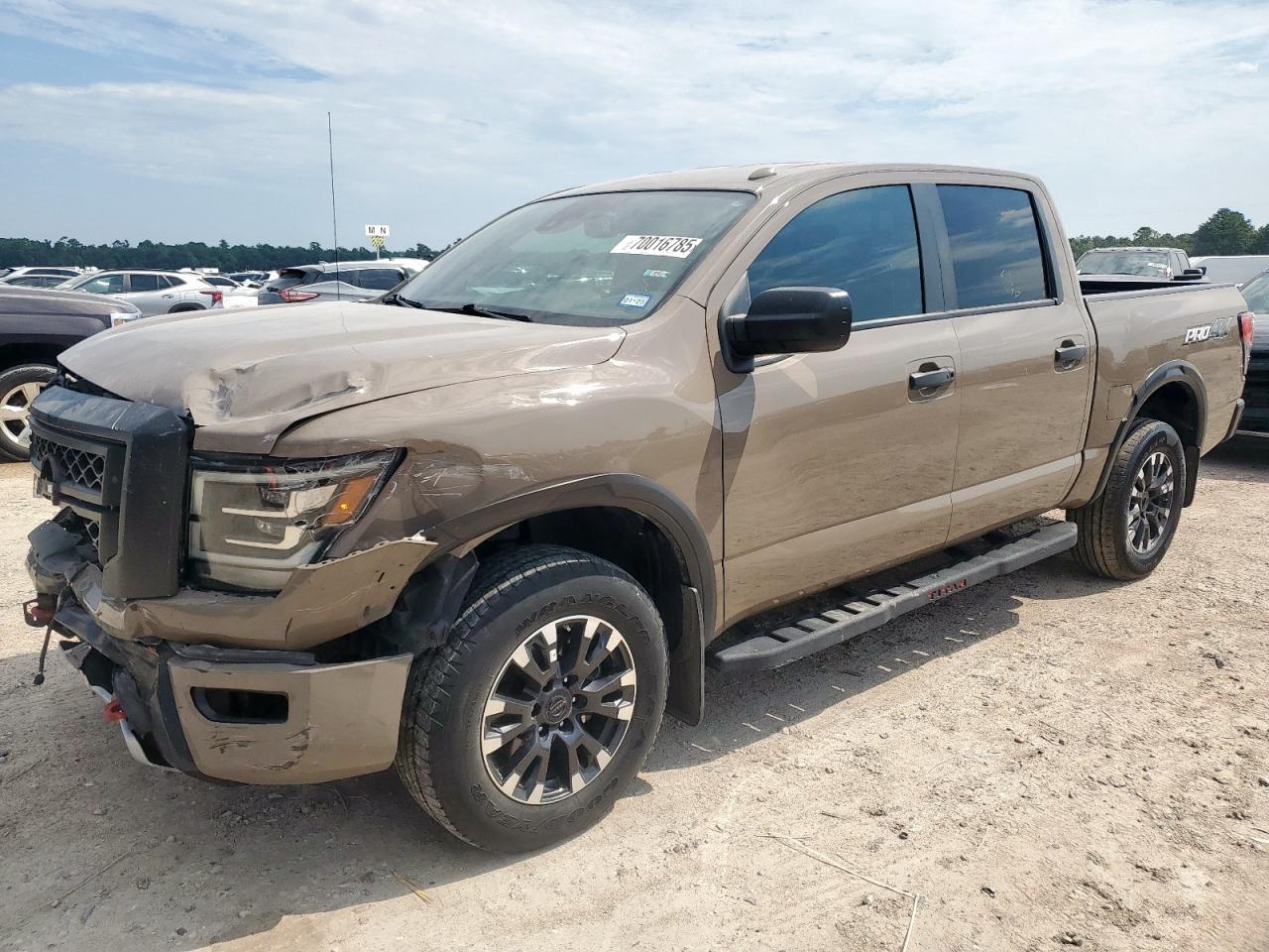 2021 Nissan Titan sv SV