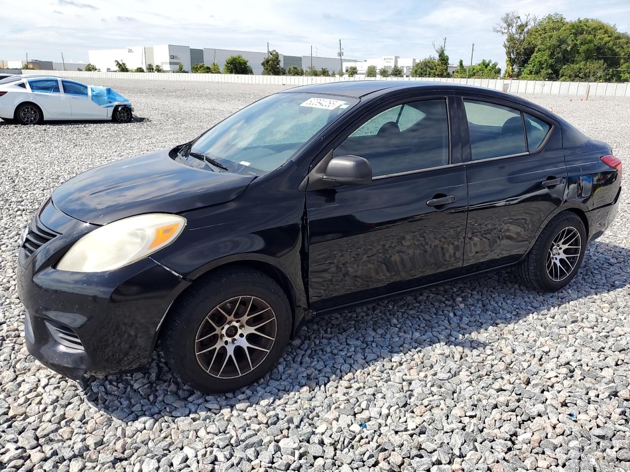 2012 Nissan Versa s S