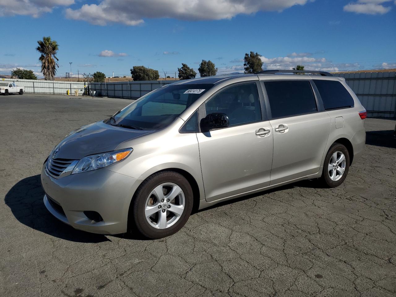 Toyota Sienna le