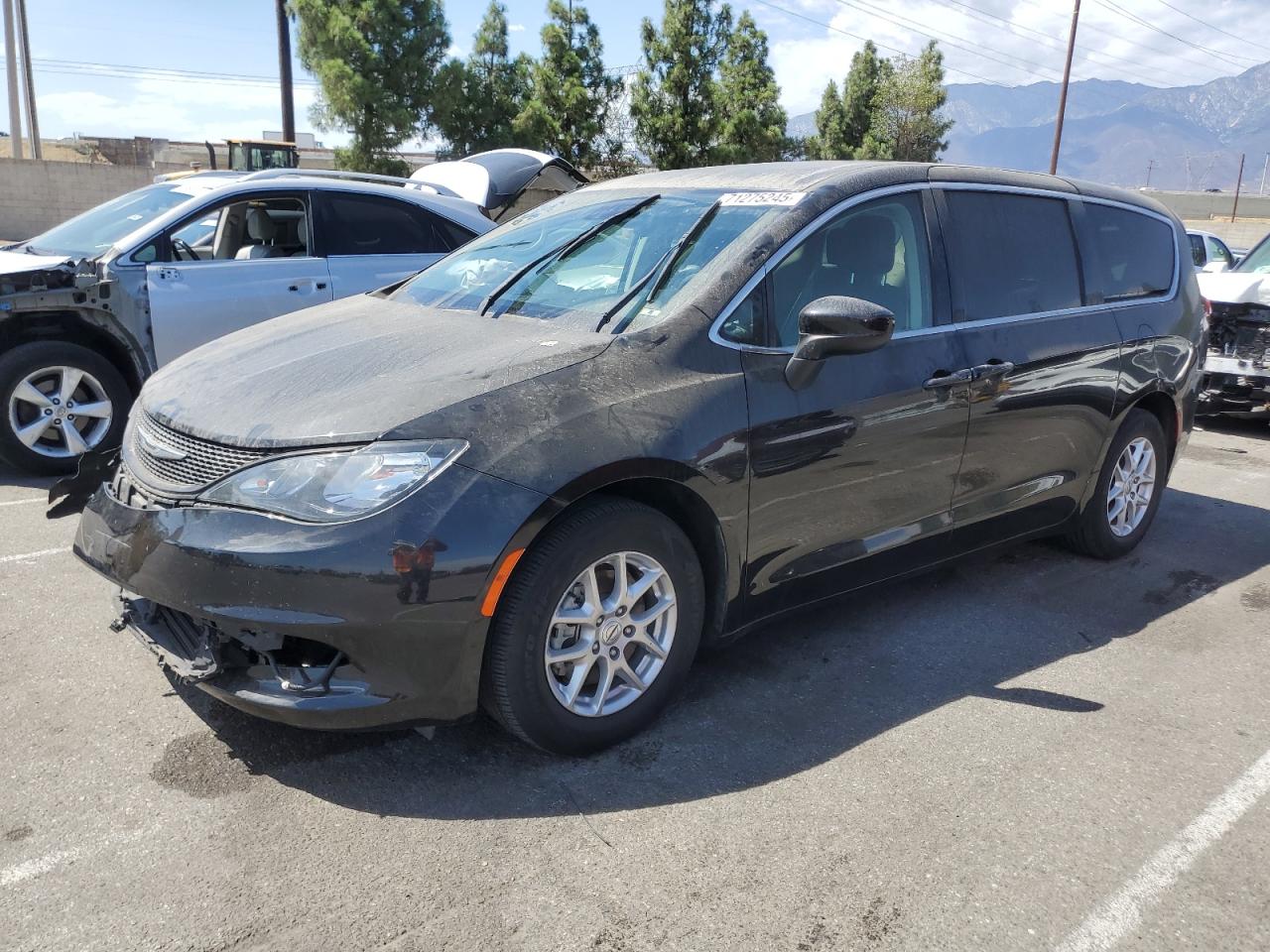 2022 Chrysler Voyager Lx