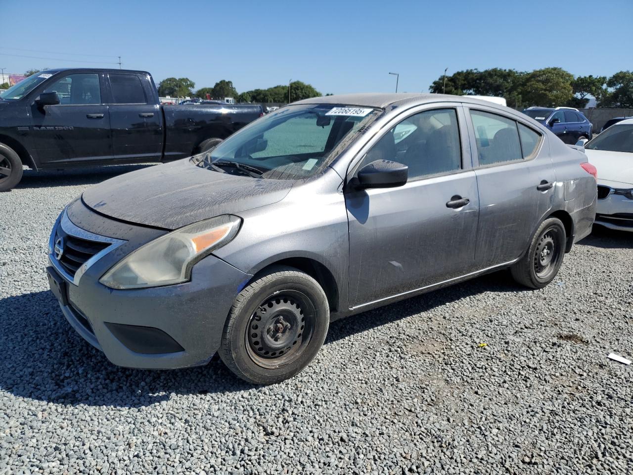 2017 Nissan Versa s S