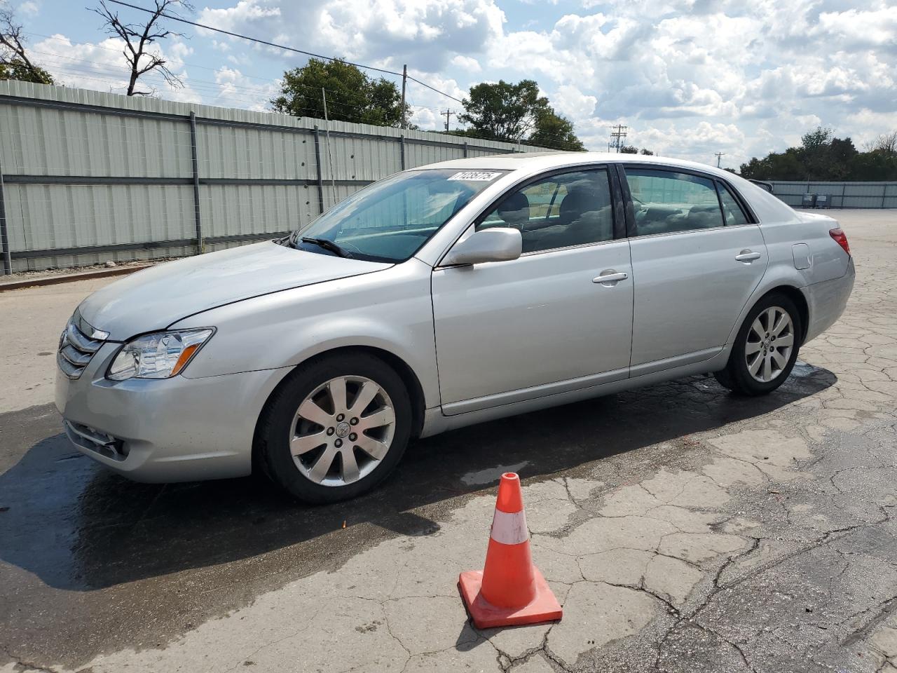 2005 Toyota Avalon xl XL
