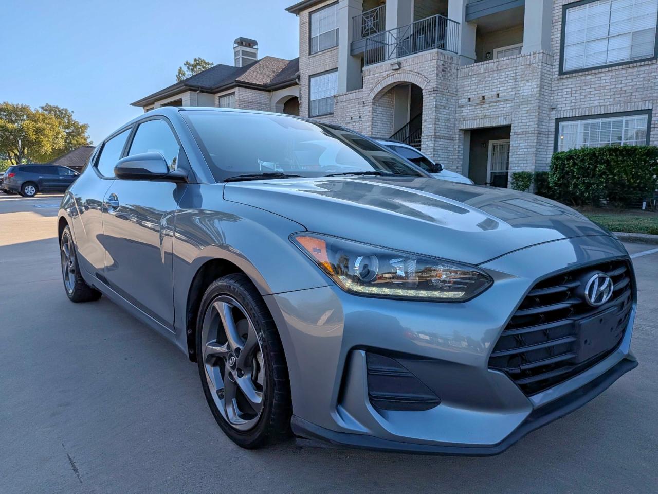 2019 Hyundai Veloster b BASE