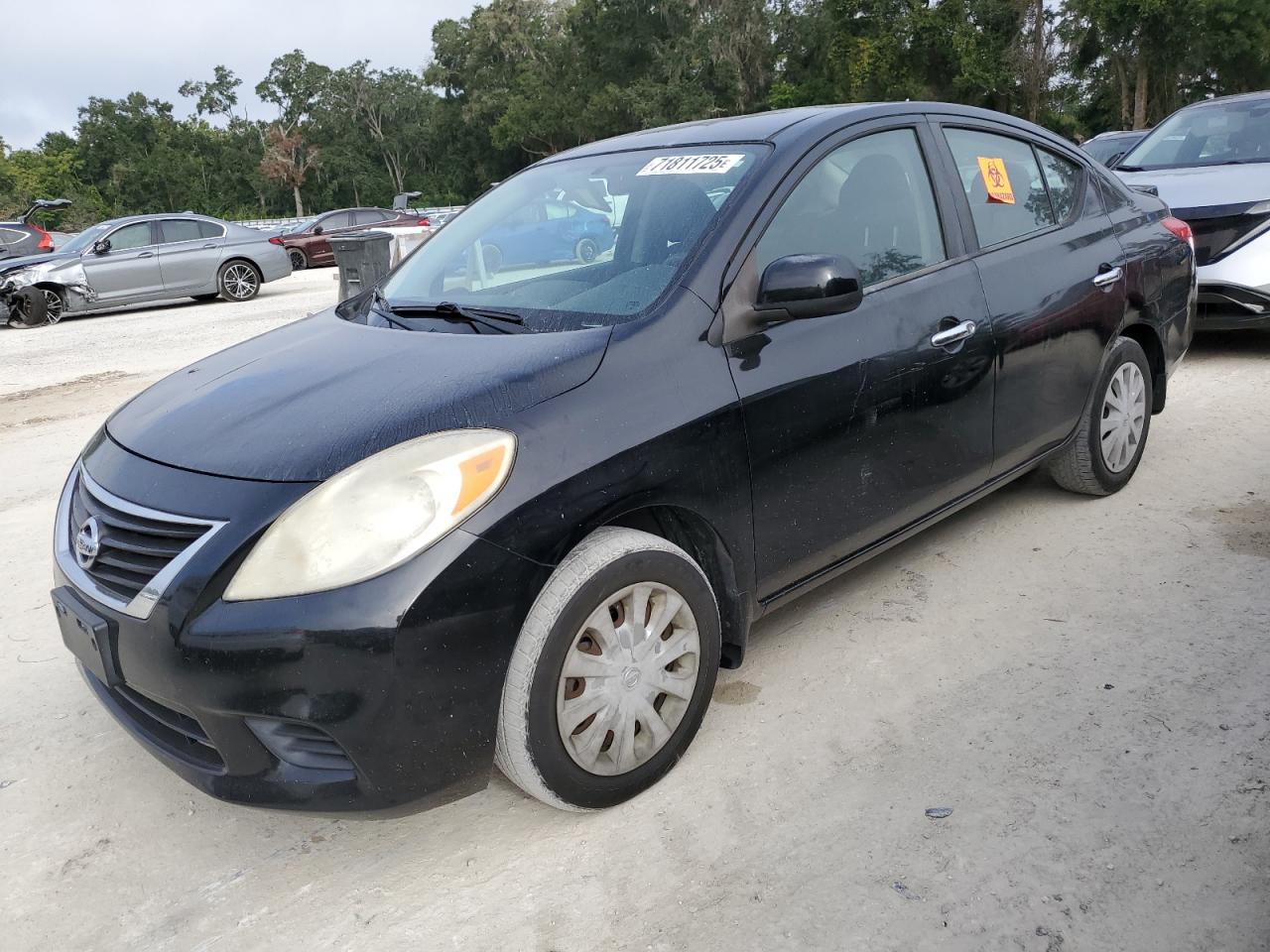 2013 Nissan Versa s S