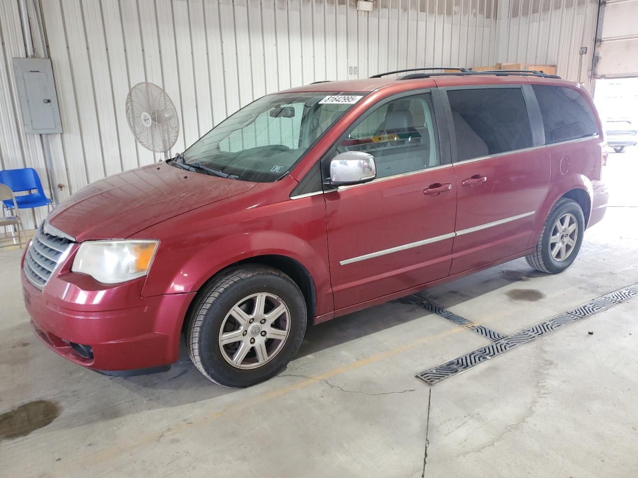 2010 Chrysler Town & country Touring Plus