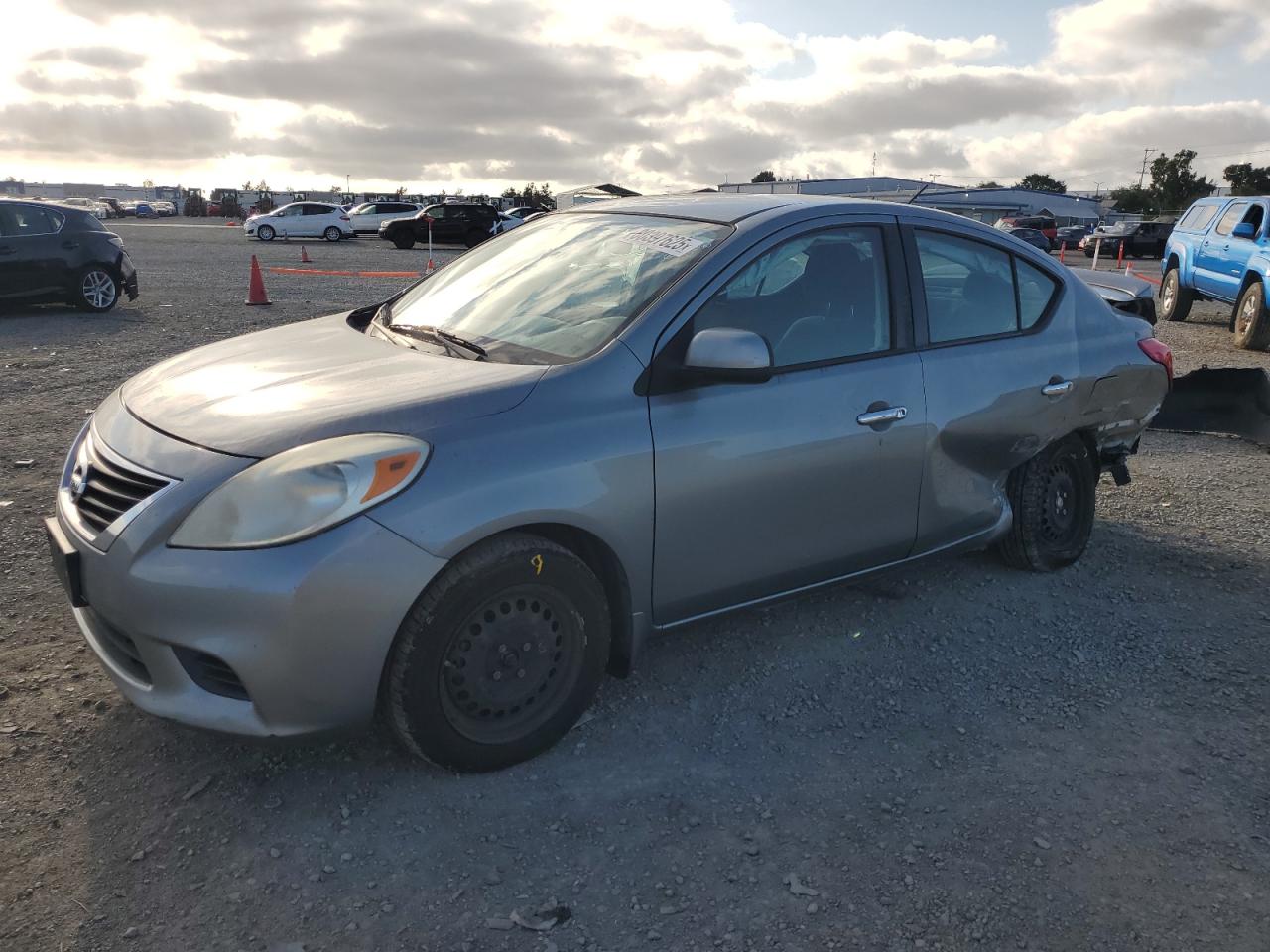 2014 Nissan Versa s S