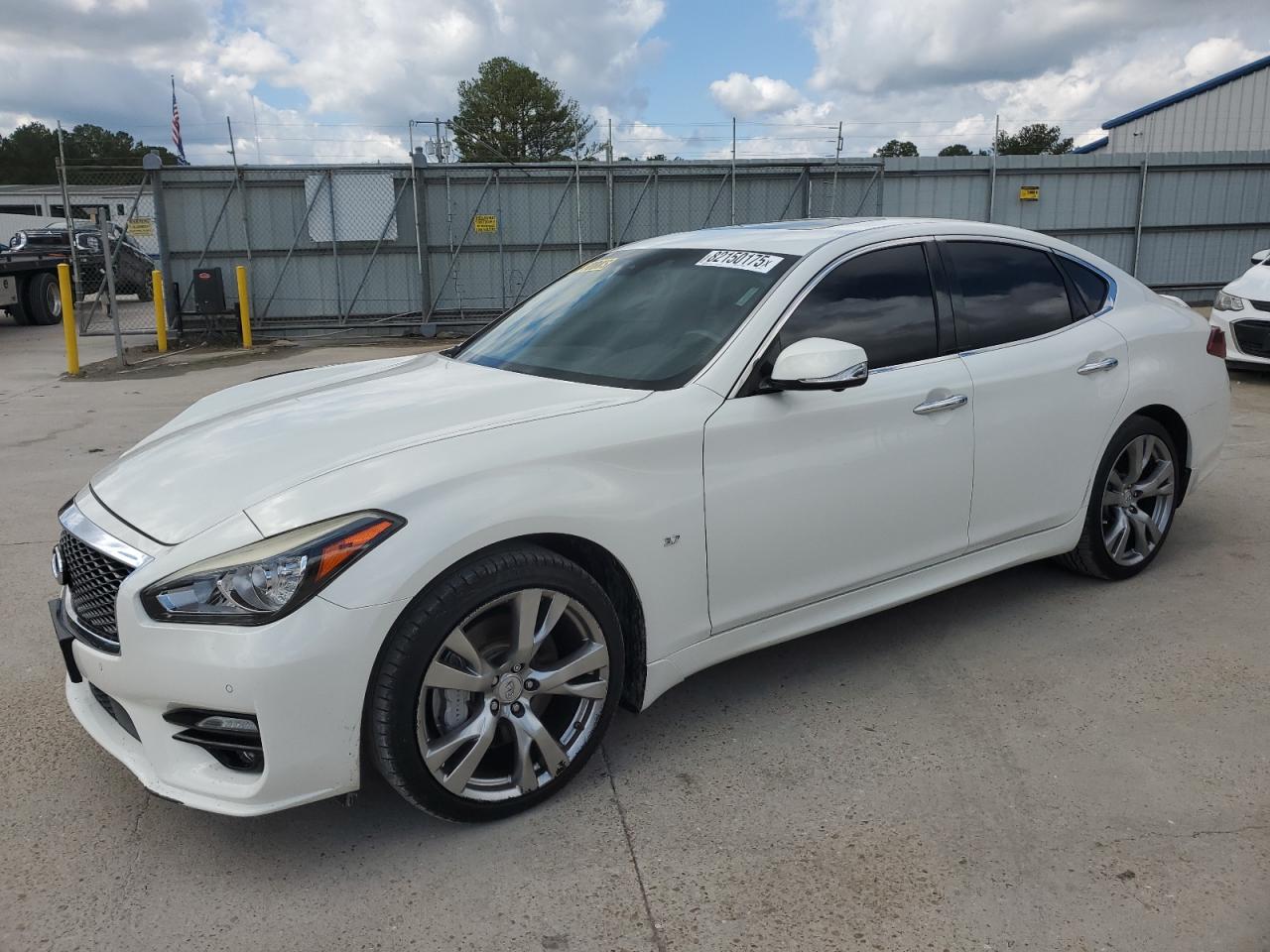 2015 Infiniti Q70