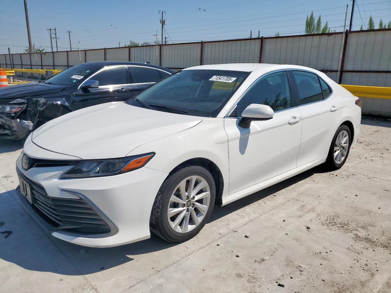 2022 Toyota Camry le LE