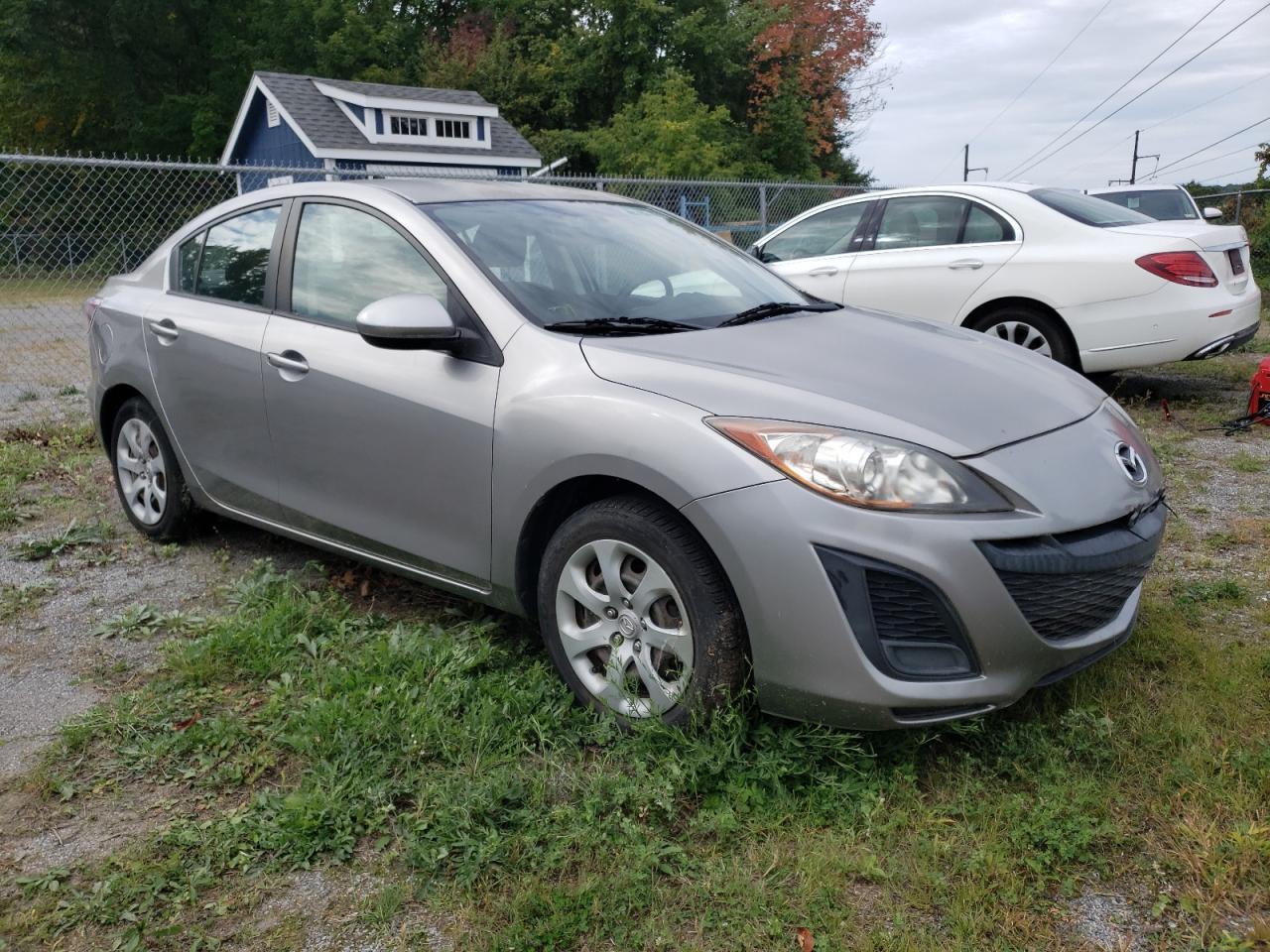2011 Mazd 3 i I