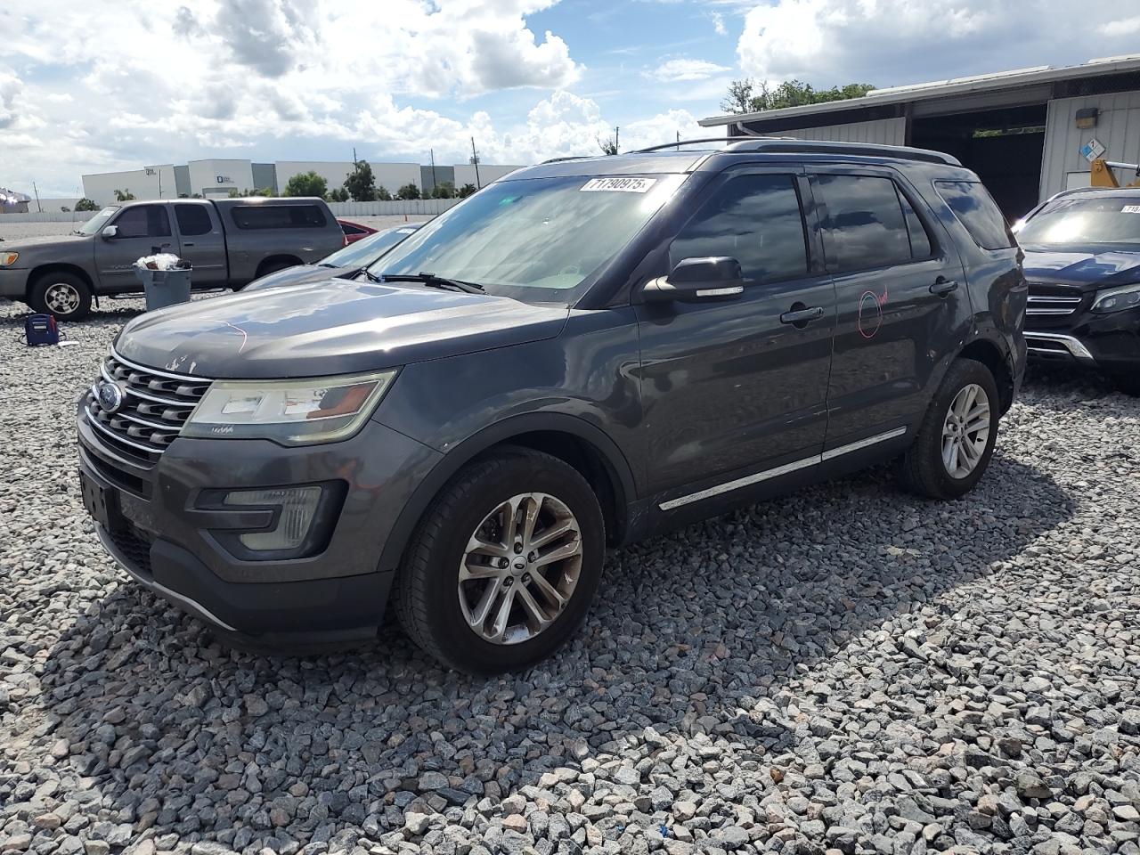 2017 Ford Explorer x XLT