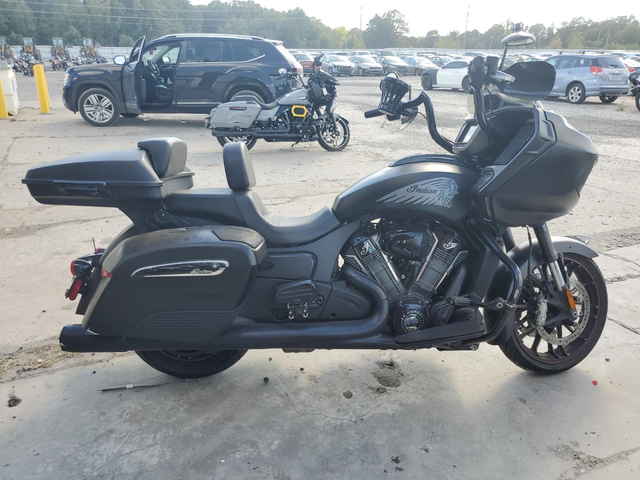 2020 Indian motorcycle co. Challenger dark horse DARK HORSE