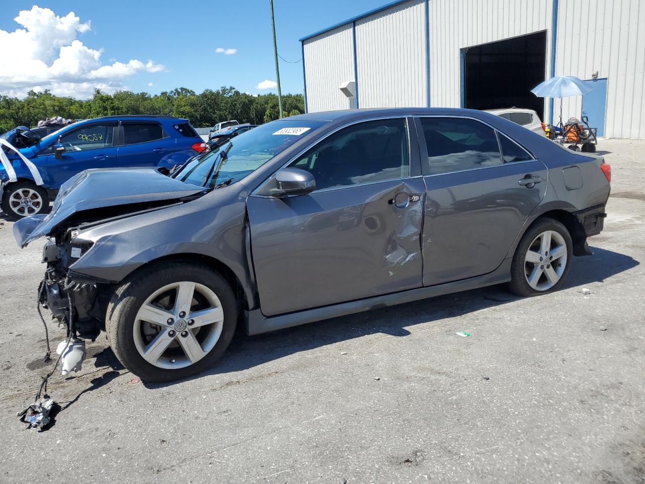 Toyota Camry l