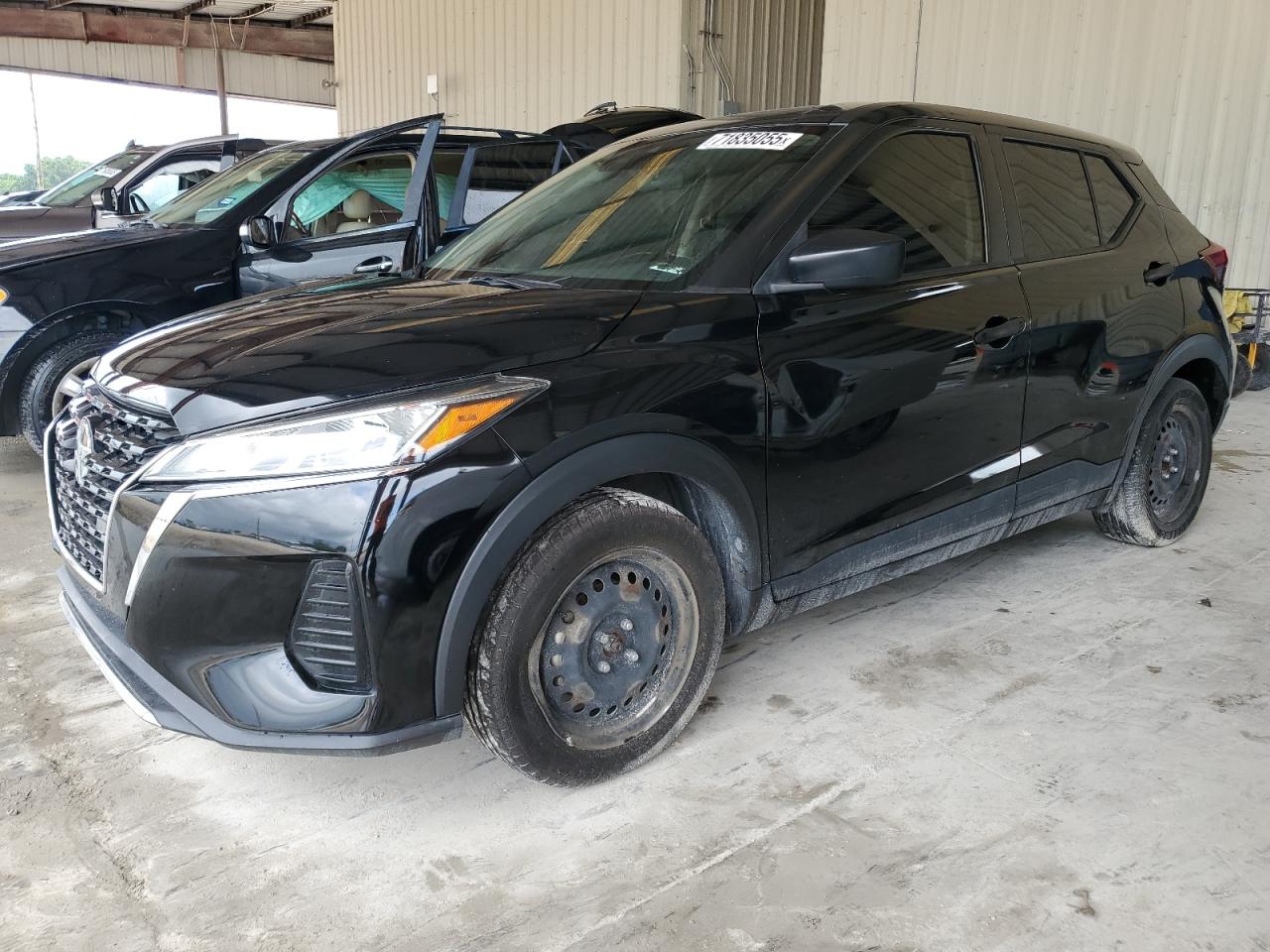 2021 Nissan Kicks s S
